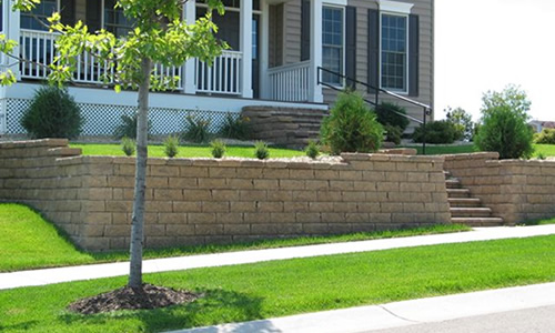 Custom block retaining wall